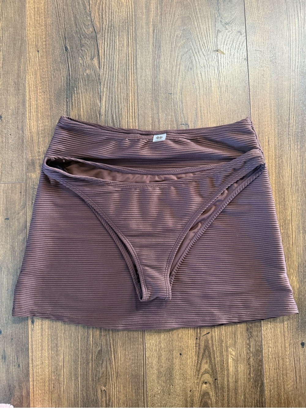 House of Harlow 1960 Brown Ribbed Set W/ Bikini Bottom (M) & Cover Up Skirt (S) - Picture 9 of 10